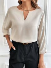 Blusa Minimalista Manga 3/4 com Decote em V - Munique