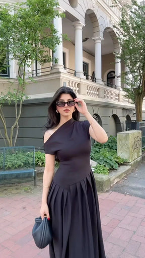 Vestido Longo Elegante com Cintura Plissada